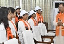 रायपुर : मुख्यमंत्री विष्णु देव साय ने बालिकाओं के साथ सुनी ‘मन की बात’ की 120वीं कड़ी…