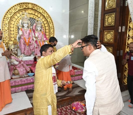 रायपुर : बजट प्रस्तुत करने के पूर्व वित्त मंत्री श्री ओपी चौधरी पहुंचे श्रीराम मंदिर, की पूजा-अर्चना…