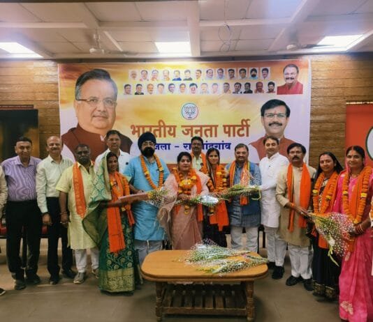 राजनांदगांव : जिला पंचायत अध्यक्ष बनी किरण रविंद्र वैष्णव, उपाध्यक्ष पद पर किरण साहू निर्वाचित हुई…