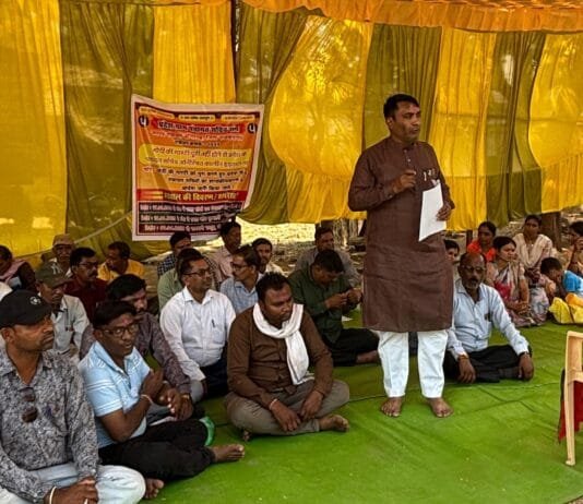 राजनांदगांव : पंचायत सचिवों के समर्थन में डोंगरगढ़ एवं डोंगरगांव पहुंचे जिला पंचायत सदस्य महेंद्र यादव,धरना स्थल…