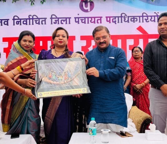 मोहला : नवनिर्वाचित जिला पंचायत के प्रथम सम्मेलन व सम्मान समारोह में सांसद संतोष पांडे शामिल हुए…