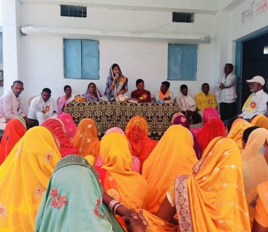 राजनांदगांव : कर्मा जंयती कार्यक्रम ग्राम जरहामहका में शामिल हुई जिला पंचायत अध्यक्ष किरण रविन्द्र वैष्णव…