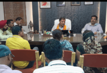 राजनांदगांव : ग्रीष्म ऋतु में पेयजल के सुचारू संचालन के लिये टाका घर एवं मोहारा प्लांट के कर्मचारी आपस में सामंजस्य बनाकर कार्य करने के दिये निर्देश…