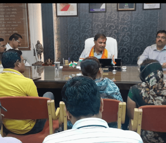 राजनांदगांव : ग्रीष्म ऋतु में पेयजल के सुचारू संचालन के लिये टाका घर एवं मोहारा प्लांट के कर्मचारी आपस में सामंजस्य बनाकर कार्य करने के दिये निर्देश…