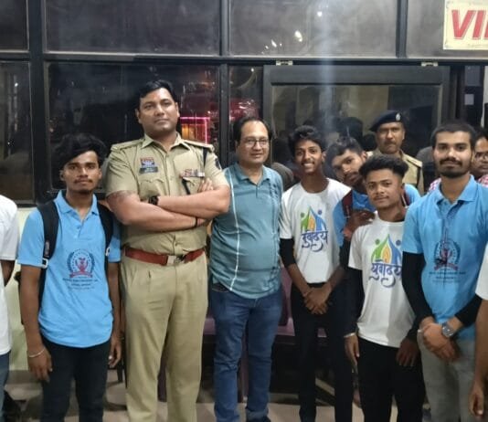 राजनांदगांव : माँ बम्लेश्वरी मंदिर प्रांगण में युवोदय स्वयंसेवकों ने किया सेवा कार्य,कलेक्टर एवं एसपी ने की प्रशंसा…