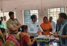 राजनांदगांव : कलेक्टर ने सुशासन तिहार के पहले दिन ग्राम पंचायत सुंदरा और सांकरा पहुंचकर व्यवस्थाओं का लिया जायजा…