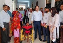 राजनांदगांव : कलेक्टर ने जनदर्शन में पहुची दिव्यांग कुमारी वेदिका को प्रदान किया व्हील चेयर…