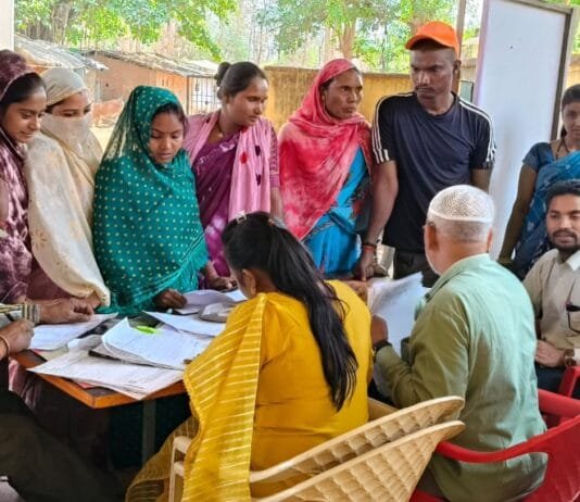 मोहला : ग्रामीणजनों में उत्साह का माहौल, अपनी शिकायत और मांगों से संबंधित आवेदन लेकर पहुंच रहे हैं ग्रामीणजन…