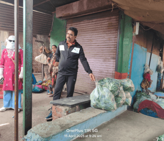 राजनांदगांव : निगम आयुक्त विश्वकर्मा सफाई देखने सुबह पहुॅचे ममता नगर कालोनी एवं गोल बाजार क्षेत्र…