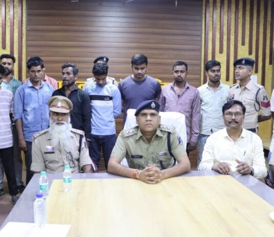 राजनांदगांव : दो पहिया वाहन चोर गिरोह का पुलिस ने किया भंडाफोड़, तीन चोर सहित छः खरीदारों को किया गिरफ्तार…