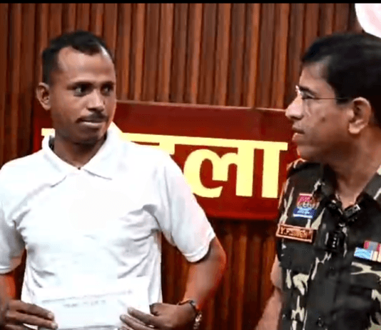 मोहला : 5 लाख के इनामी नक्सली कमांडर का समर्पण…