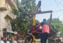 राजनांदगांव : यातायात पुलिस द्वारा शहर में नो पार्किंग में खड़े वाहनों पर लगातार कार्यवाही…