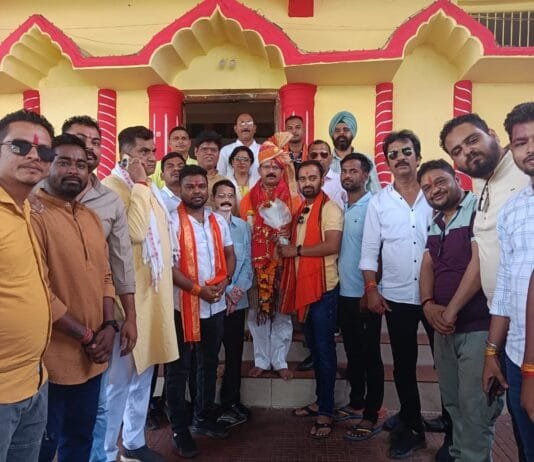 राजनांदगांव : भाजपा जिला अध्यक्ष कोमल सिंह राजपूत ने शीतला मंदिर में की पूजा अर्चना जिलेवासियों की सुख,समृद्धि और खुशहाली की कामना की…