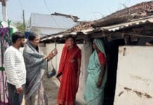 राजनांदगांव : जिला पंचायत सदस्य विभा विमल साहू ने ग्राम रातापायली में संतोषी निषाद के कच्चे आवास का प्रधानमंत्री आवास योजना-ग्रामीण अंतर्गत आवास प्लस 2.0 में शामिल करने किया सर्वेक्षण…