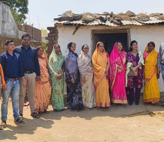 राजनांदगांव : जिला पंचायत सदस्य जागृति चुन्नी यदु द्वारा ग्राम माथलडबरी में मंजूषा जोगीराम केंवट का किया गया आवास सर्वेक्षण…