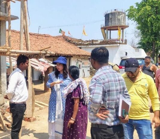 राजनांदगांव : जिला पंचायत सीईओ ने ग्राम घोरदा में प्रधानमंत्री आवास योजना-ग्रामीण अंतर्गत निर्माणाधीन आवासों का किया निरीक्षण…