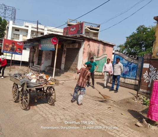 राजनांदगांव : सफाई देखने सुबह आयुक्त पहुंचे इंदिरा नगर एवं नंदई…