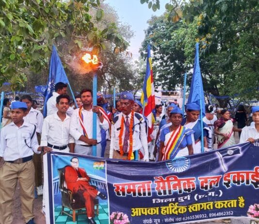राजनांदगांव : लवकुमार रामटेके एडव्होकेट के मुख्य आतित्थ में 134 वी डॉ बाबा साहेब अम्बेडकर जयंती पर संतोष नदां ने मशाल रैली का शहर भ्रमण कराया…