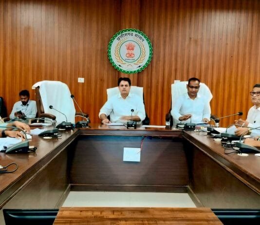 खैरागढ़: नवपदस्थ कलेक्टर ने सुशासन तिहार के तहत प्राप्त आवेदनों की विभागवार समीक्षा की…