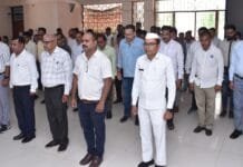 राजनांदगांव : कलेक्टर एवं अधिकारी-कर्मचारियों ने पहलगाम में आंतकवादी हमले से पर्यटकों की दुखद मृत्यु होने पर मौन रखकर मृतकों को दी श्रद्धांजलि…