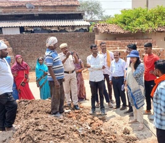 राजनांदगांव : जिला पंचायत सीईओ ने ग्राम भोथीपारखुर्द एवं सुरगी में प्रधानमंत्री आवास योजना-ग्रामीण अंतर्गत निर्माणाधीन आवासों का किया निरीक्षण…