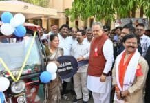 राजनांदगांव : दीदी ई-रिक्शा सहायता योजना से महिलाएं आर्थिक एवं स्वावलंबन की दिशा में बनेंगी आत्मनिर्भर – विधानसभा अध्यक्ष डॉ. रमन सिंह…