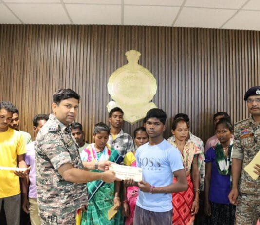 रायपुर : हथियार के साथ आत्मसमर्पण करने वाले नक्सलियों को छत्तीसगढ़ सरकार देगी लाखों रूपए…