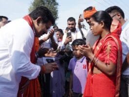 रायपुर : उपमुख्यमंत्री शर्मा बस्तर जिले के ग्राम शासनकचौरा और हलबा कचौरा में स्वयं हितग्राहियों के घर पहुँचकर किया सर्वे…