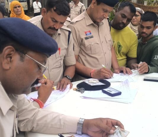 केंद्रीय गृह मंत्रालय के गाइडलाइन के तहत दुर्ग व भिलाई में दुर्ग पुलिस ने पाकिस्तानी एवं बांग्लादेशियों के खिलाफ ऑपरेशन शुरू किया 43 संदिग्ध मिले, लिया गया फिंगरप्रिंट आधार कार्ड…