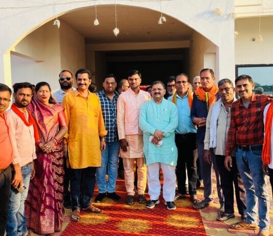 राजनांदगांव : सांसद संतोष पांडे टेड़ेसरा सरपंच खिलेश्वर साहू के घर पहुंचकर दी बधाई एवं शुभकामनाएं…