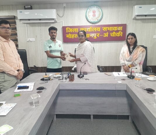 मोहला: किसान लक्ष्मी नाथ को मिली नई ऋण पुस्तिका, सुशासन तिहार बना उम्मीद की किरण…