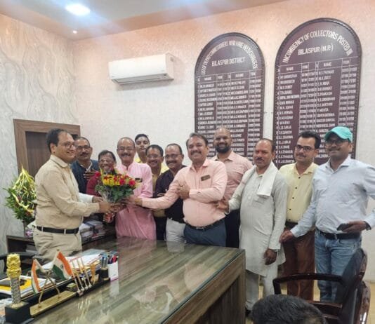 राजनांदगांव : राष्ट्रीय रजक महासंघ का प्रतिनिधिमण्डल नव पदस्थ बिलासपुर कलेक्टर का किया स्वागत…