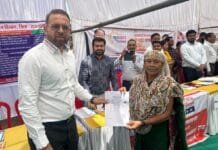 राजनांदगांव : समाधान शिविर में श्रम विभाग द्वारा श्रमिकों का तत्काल पंजीयन कर प्रदान किया गया श्रमिक कार्ड…