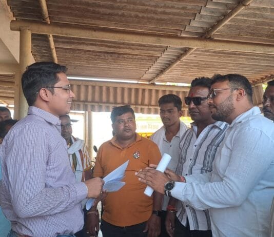 राजनांदगांव : भीषण गर्मी में विद्युत कटौती और लो वोल्टेज से जनता बेहाल सौपा ज्ञापन…