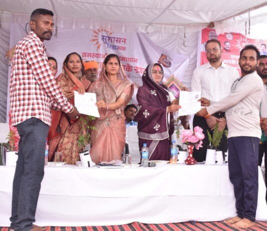 राजनांदगांव : तत्काल लर्निंग लाईसेंस मिलने पर लालाराम साहू एवं योगेश्वर कंवर के चेहरे पर दिखाई दी उत्साह और खुशी…