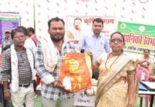 राजनांदगांव : सुशासन तिहार में कृषक सदाशिव यादव ने खेती-किसानी के लिए सिंचाई का पाईप मिलने पर प्रसन्नता जाहिर की…