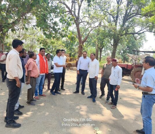 राजनांदगांव: शासकीय योजनाओं के क्रियान्वयन हेतु विभागीय अधिकारियों के साथ शासकीय भूमि का किया निरीक्षण…