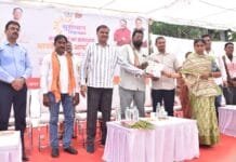 राजनांदगांव : शिविर में हितग्राहियों को श्रमिक कार्ड, राशन कार्ड, आयुष्मान वय वंदना कार्ड, आयुष्मान कार्ड, जन्म प्रमाण पत्र वितरण किया गया लाभान्वित…