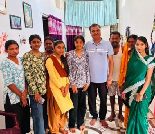 राजनांदगांव: महापौर मधुसूदन में बोर्ड परीक्षा में टॉपर छात्राओं का किया उत्साहवर्धन…