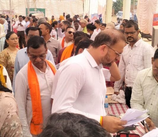 राजनांदगांव: कलेक्टर ने जनसामान्य से रूबरू होकर समस्याओं को सुनकर अधिकारियों को समाधान के निर्देश दिए…