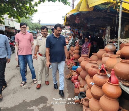 राजनांदगांव : शहर में सुगम यातायात व्यवस्था एवं उचित बाजार व्यस्थापन हेतु प्रशासनिक एवं पुलिस विभाग का संयुक्त निरीक्षण…