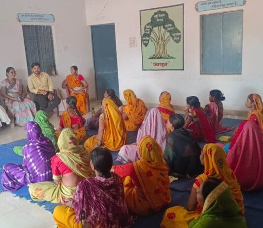 राजनांदगांव : किसानों को डीएपी के विकल्प के तौर पर अन्य रासायनिक खाद के उपयोग के संबंध में दी गई जानकारी…