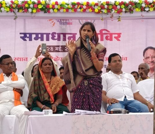 राजनांदगांव : शिविर में प्रधानमंत्री आवास योजना के तहत आवास पूर्णता प्रमाण पत्र, नवीन राशन कार्ड, ड्राइविंग लाइसेंस, श्रम कार्ड एवं अन्य योजनाओं का दिया गया लाभ…