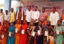 राजनांदगांव : शिविर में विभिन्न विभागों द्वारा स्टॉल लगाकर विभागीय योजनाओं की दी गई जानकारी…