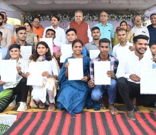 राजनांदगांव : शिविर में वन विभाग में वन रक्षक भर्ती में चयनित अभ्यर्थियों को नियुक्ति पत्र किया गया प्रदान…