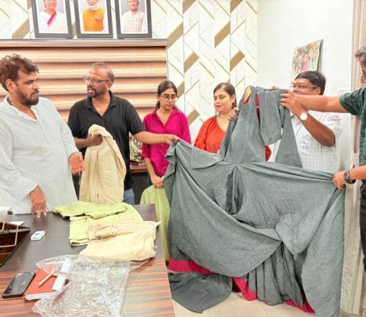 Vision Times: छत्तीसगढ़ की खादी को मिलेगा नया आयाम: श्री राकेश पांडेय के नेतृत्व में खादी के नवाचार की तैयारी