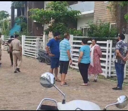 राजनांदगांव ब्रेकिंग न्यूज: शहर से लगी एक VIP कालोनी में देर रात डकैतों का धावा, गार्ड को गोली मारने की दी धमकी…