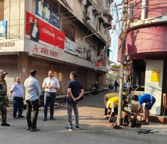 राजनांदगांव : कलेक्टर ने सुबह 7 बजे शहर में साफ-सफाई, पेयजल एवं अन्य व्यवस्थाओं का किया निरीक्षण…