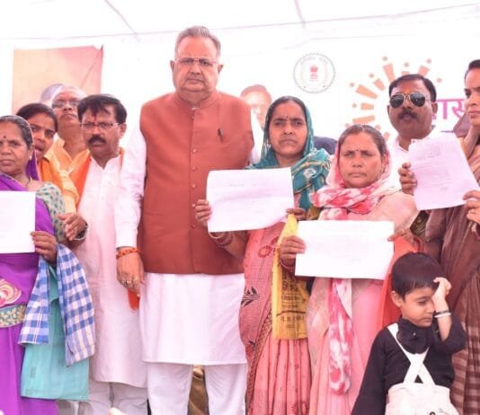 राजनांदगांव : विधानसभा अध्यक्ष ग्राम टेड़ेसरा में आयोजित सुशासन तिहार अंतर्गत आयोजित समाधान शिविर में हुए शामिल…