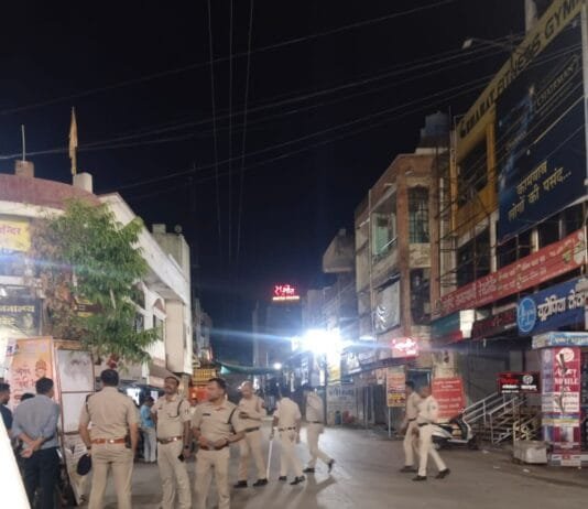 राजनांदगांव : अपराधों पर अंकुश लगाने के लिए पुलिस के अधिकारी सहित पुलिस बल द्वारा किया जा रहा है रात्रि गस्त…